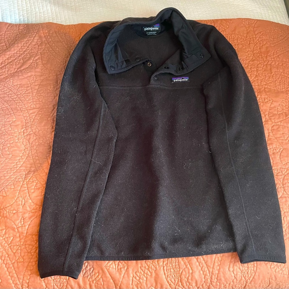 Black Patagonia quarter snap